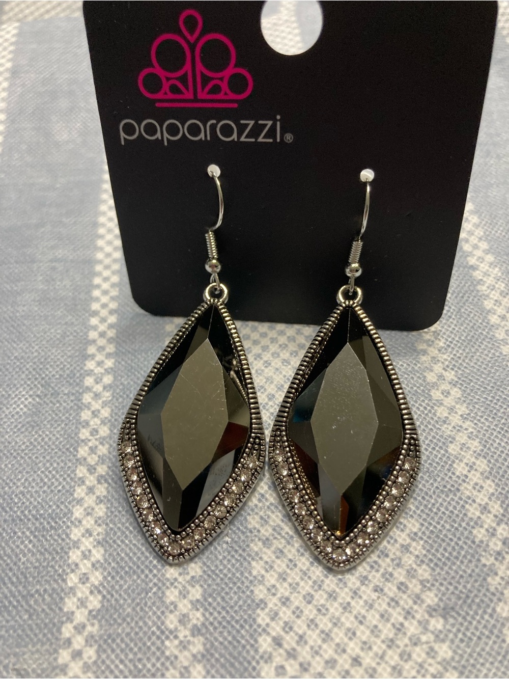 NWT Paparazzi drop earrings.